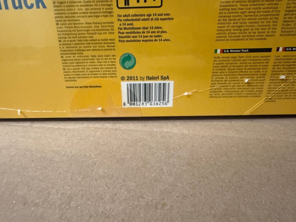 Italeri US Wrecker Truck 3825 second photo