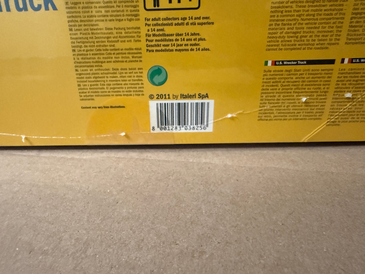 Italeri US Wrecker Truck 3825 second photo