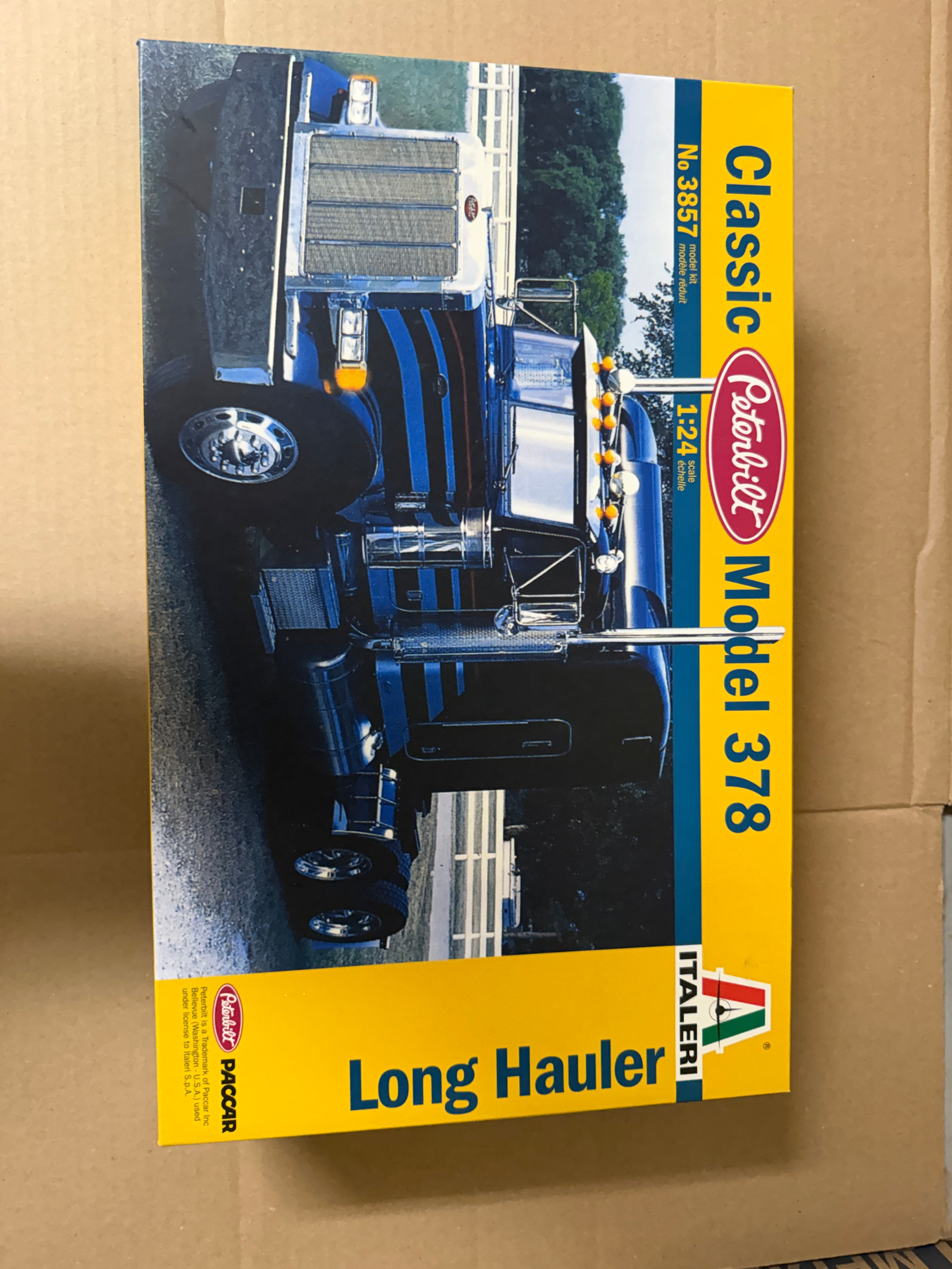 Italeri Peterbilt 378 Long Hauler 3857 box front