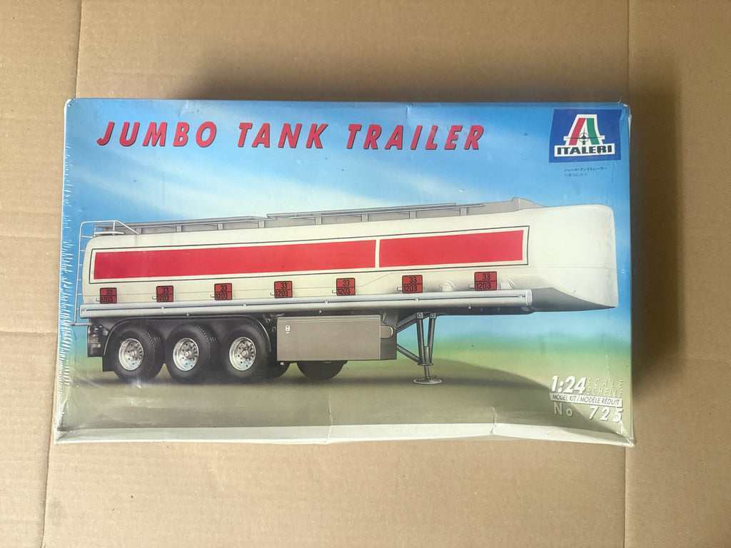 Italeri Jumbo Tank Trailer 725 box front