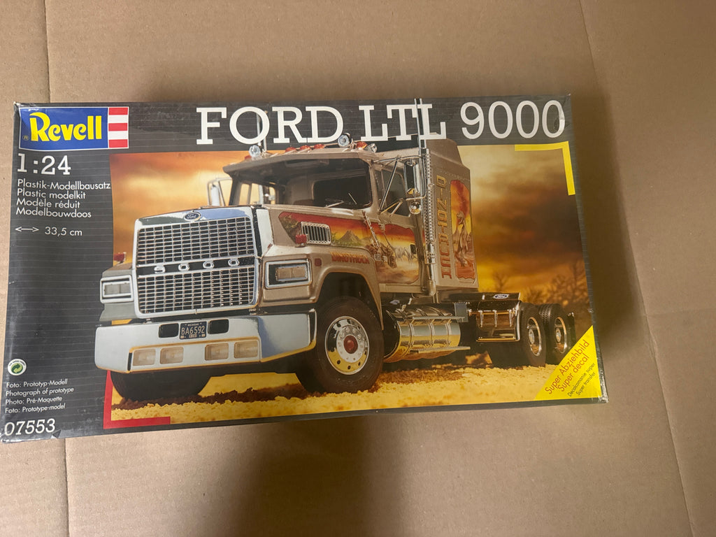 Revell Ford LTL 9000 07553 box front