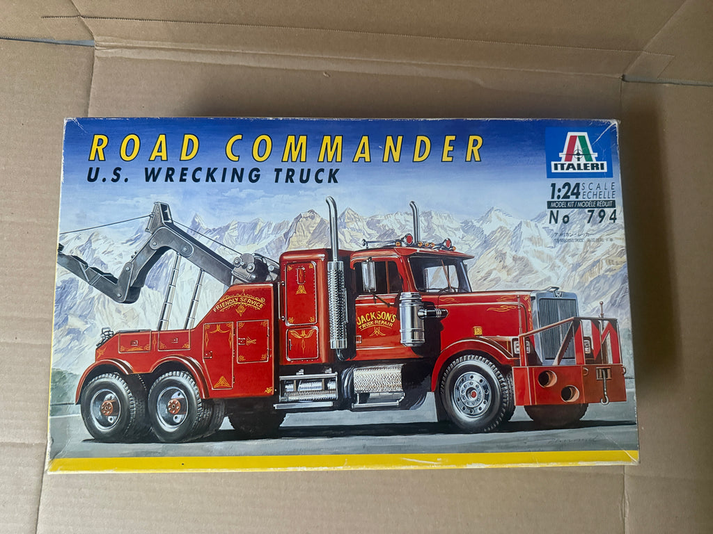 Italeri Road Commander Wrecking Truck 794 box front