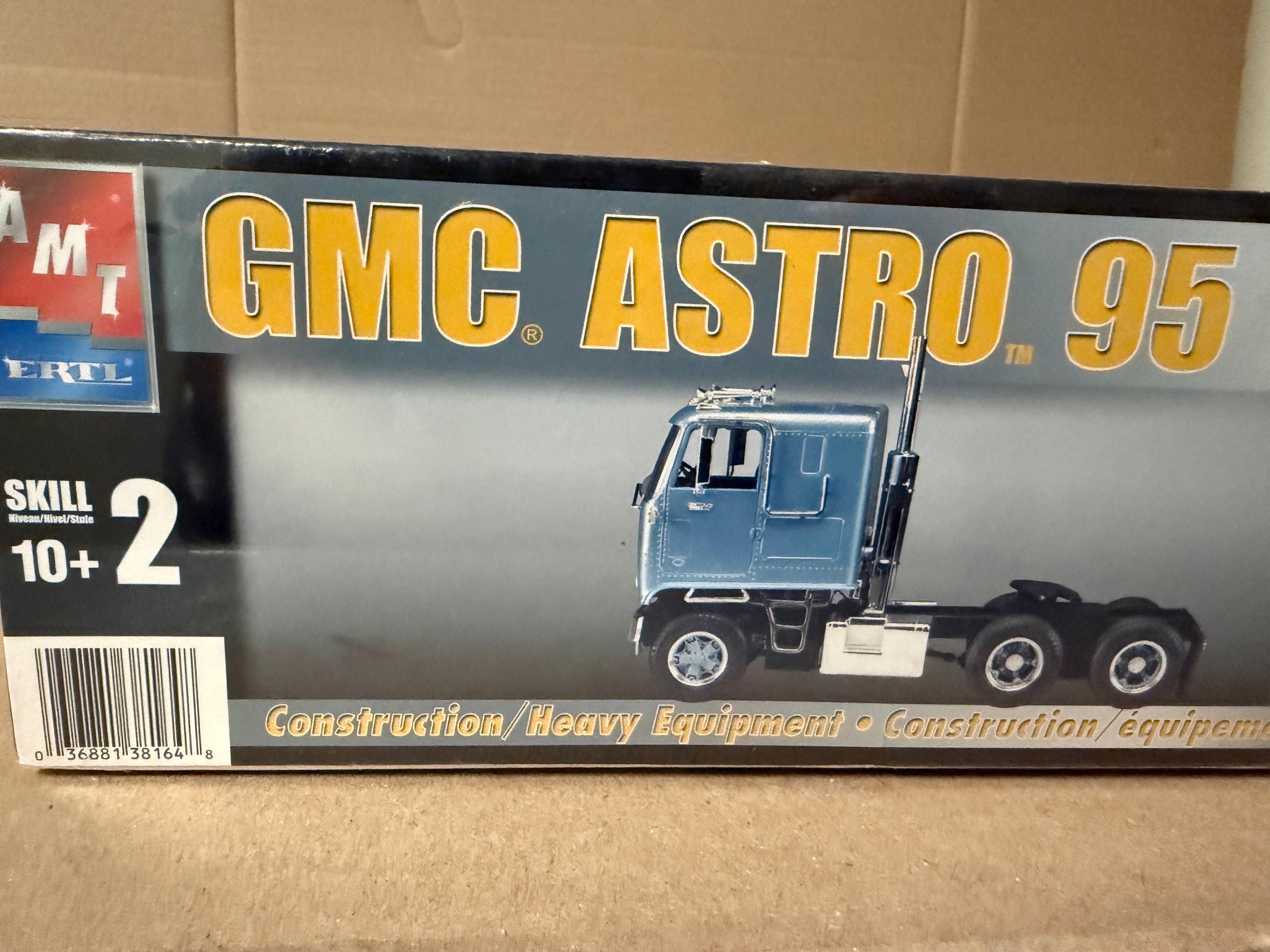 AMT Ertl GMC Astro 95 second photo