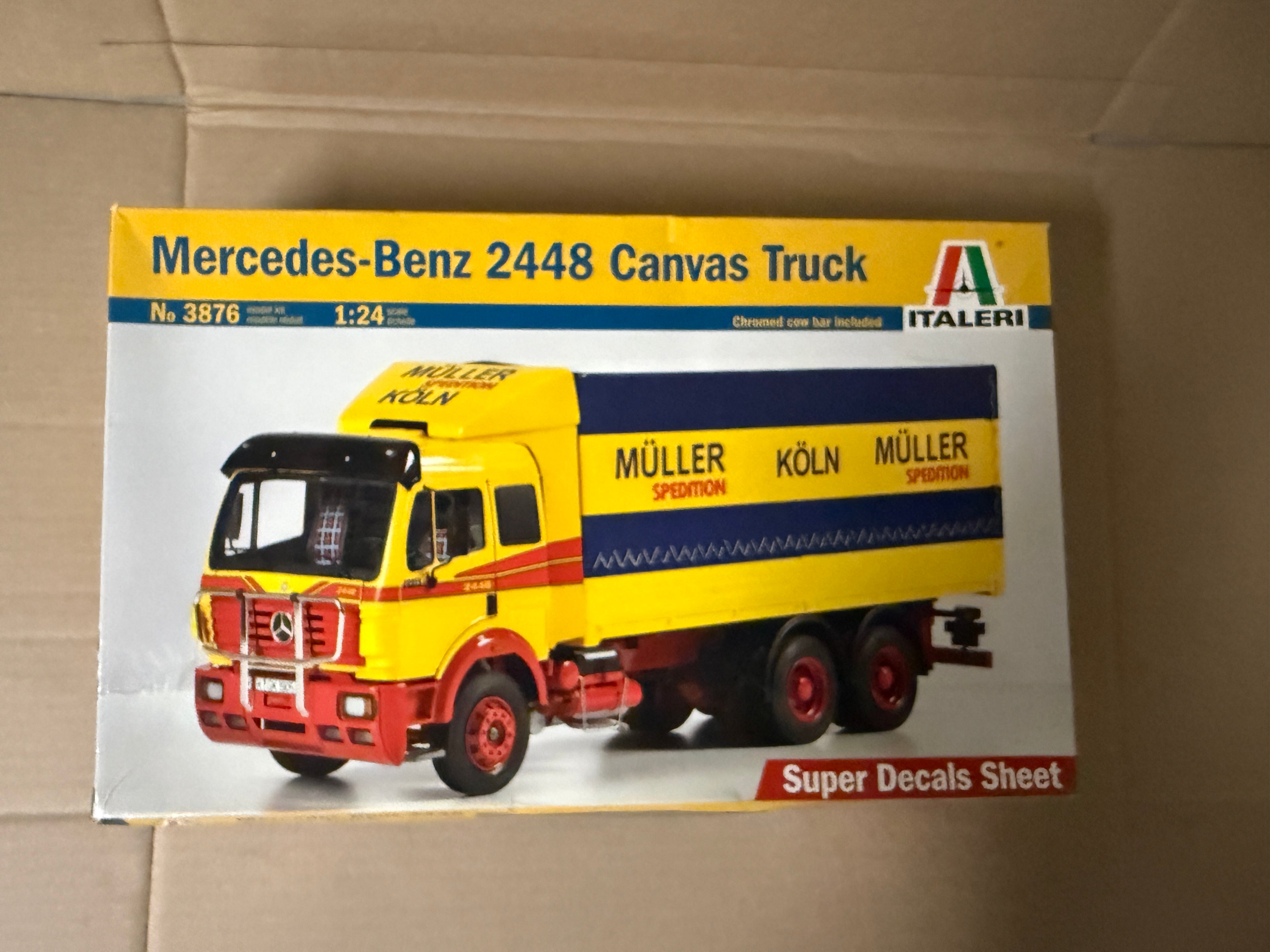 Italeri Mercedes-Benz 2448 Canvas Truck 3876 box front