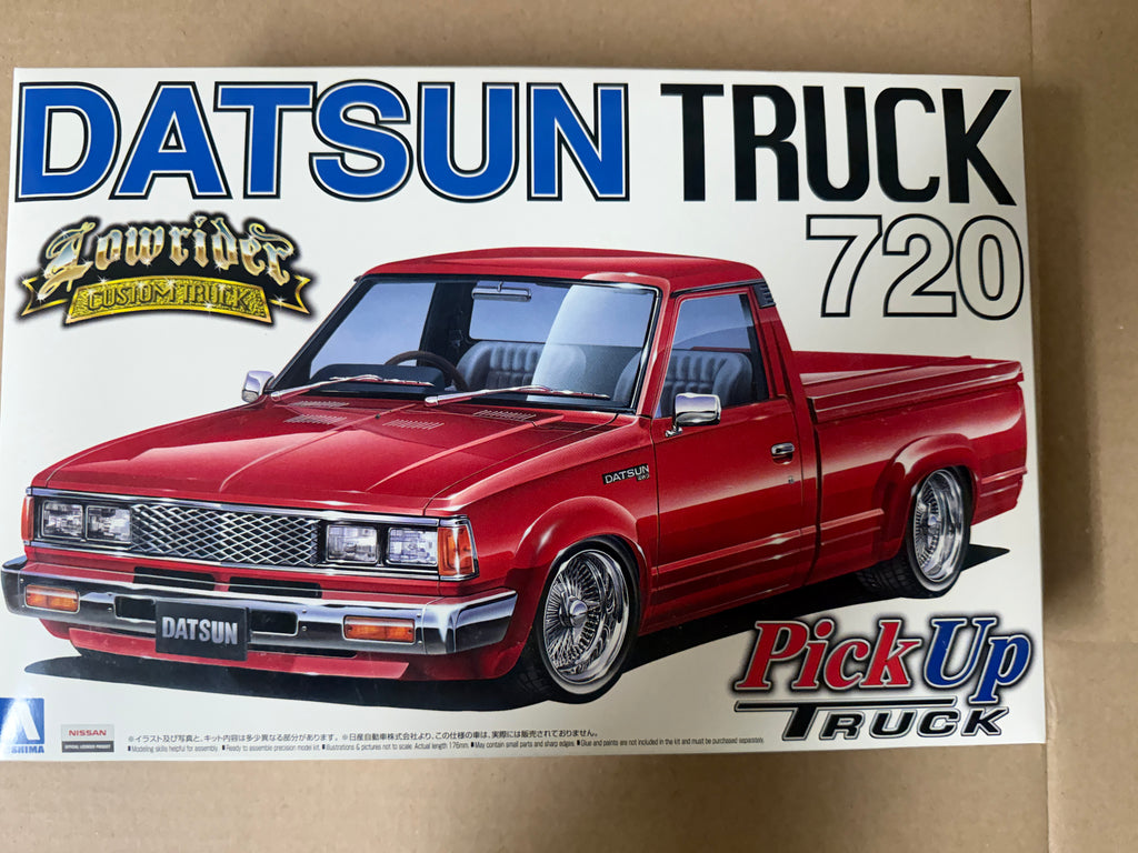 Aoshima Datsun 720 Lowrider box front
