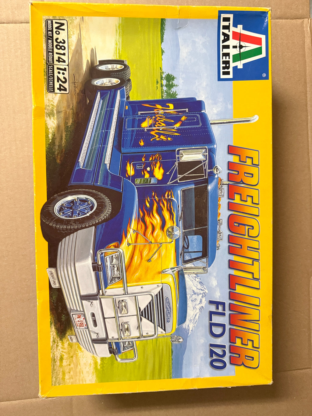 Italeri Freightliner FLD 120 kit 3814 box front