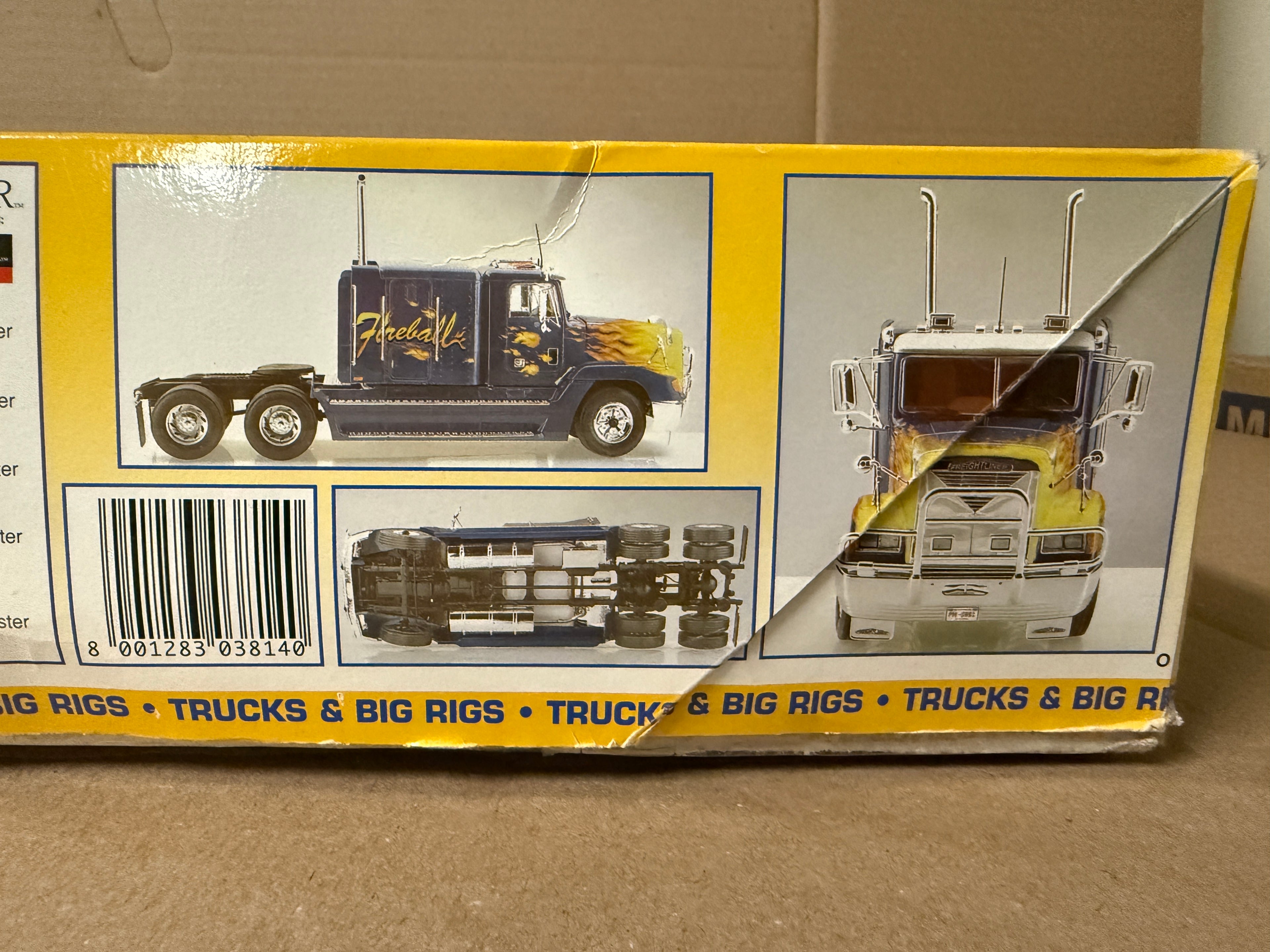 Italeri Freightliner FLD 120 kit 3814 second photo