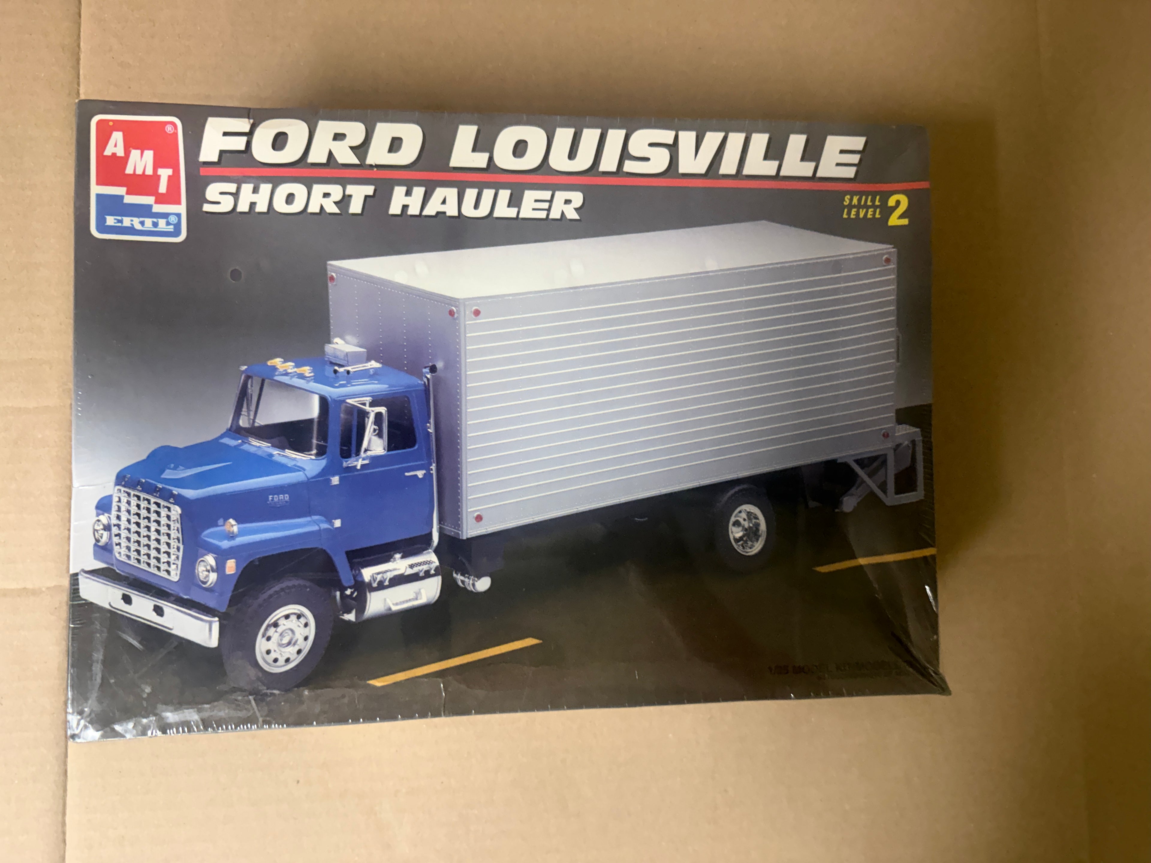 AMT Ford Louisville Short Hauler box front