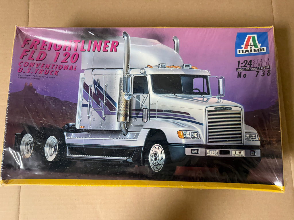 Italeri Freightliner FLD 120 kit 738 box front