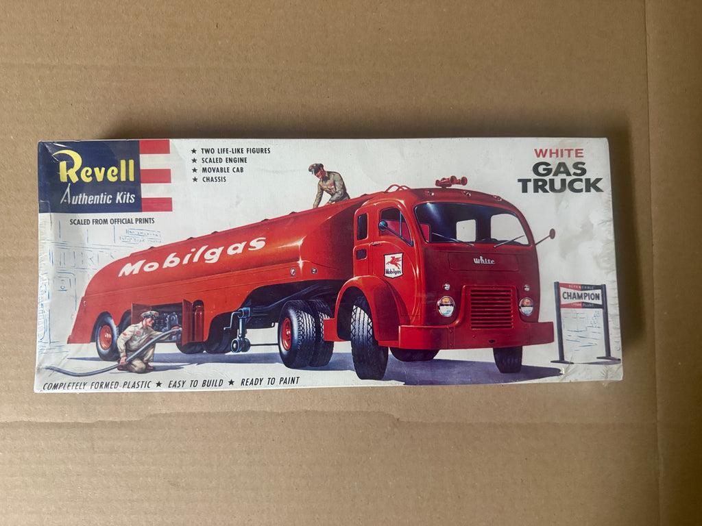 Revell White Gas Truck Mobilgas box front