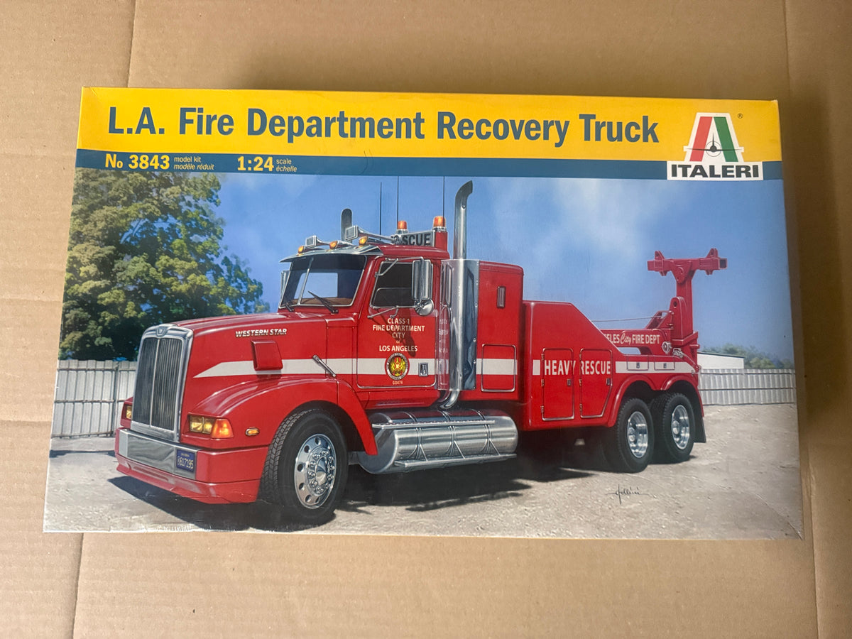 Italeri LA Fire Department Recovery Truck 3843 box front