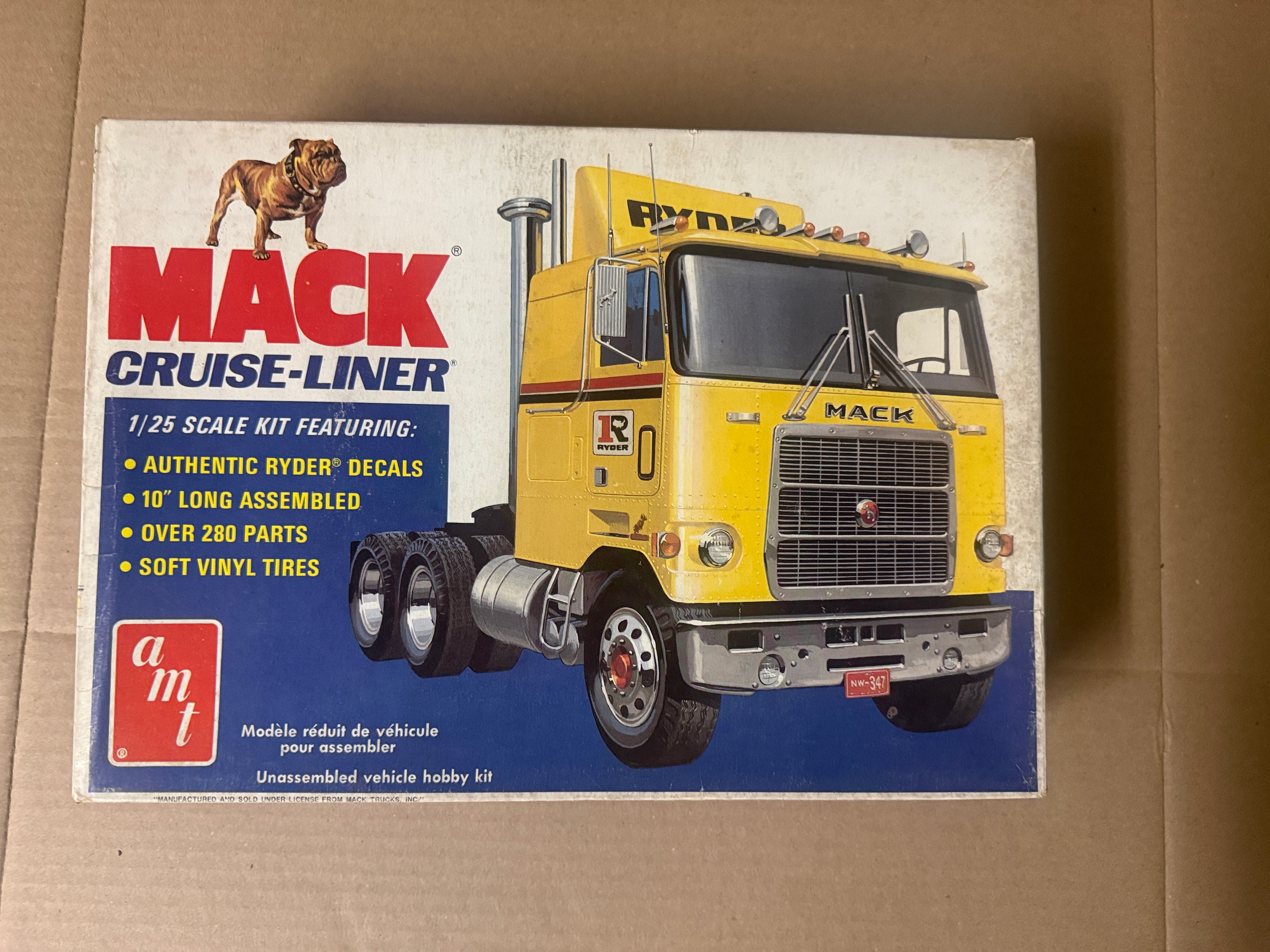 AMT Mack Cruise-Liner T536 box front