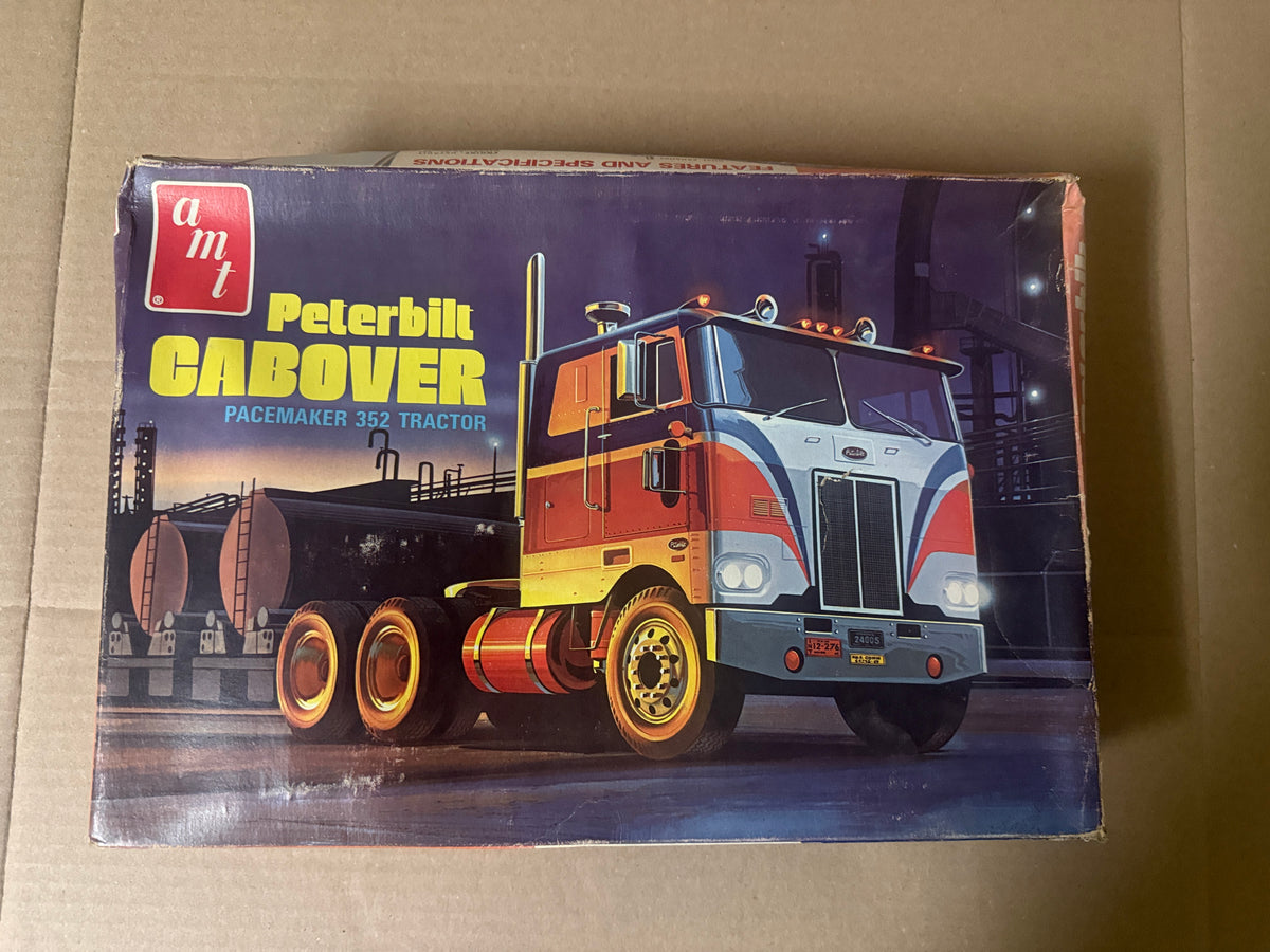 AMT Peterbilt Cabover Pacemaker 352 box front