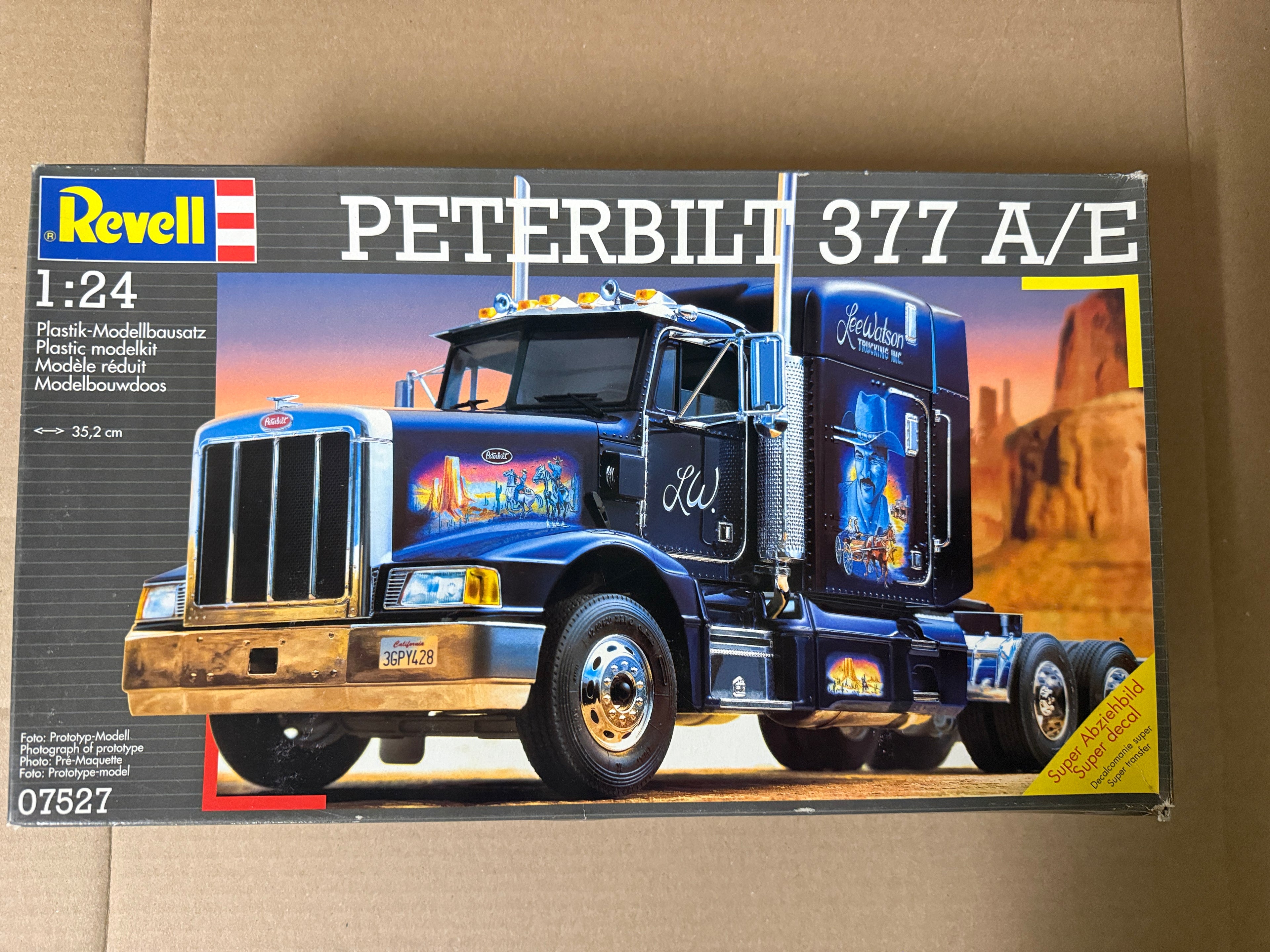 Revell Peterbilt 377 A/E box front