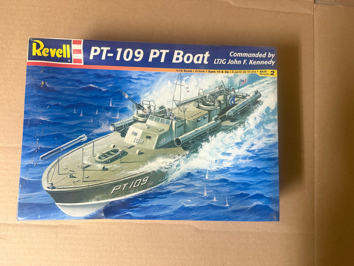 Revell PT-109 PT Boat box front