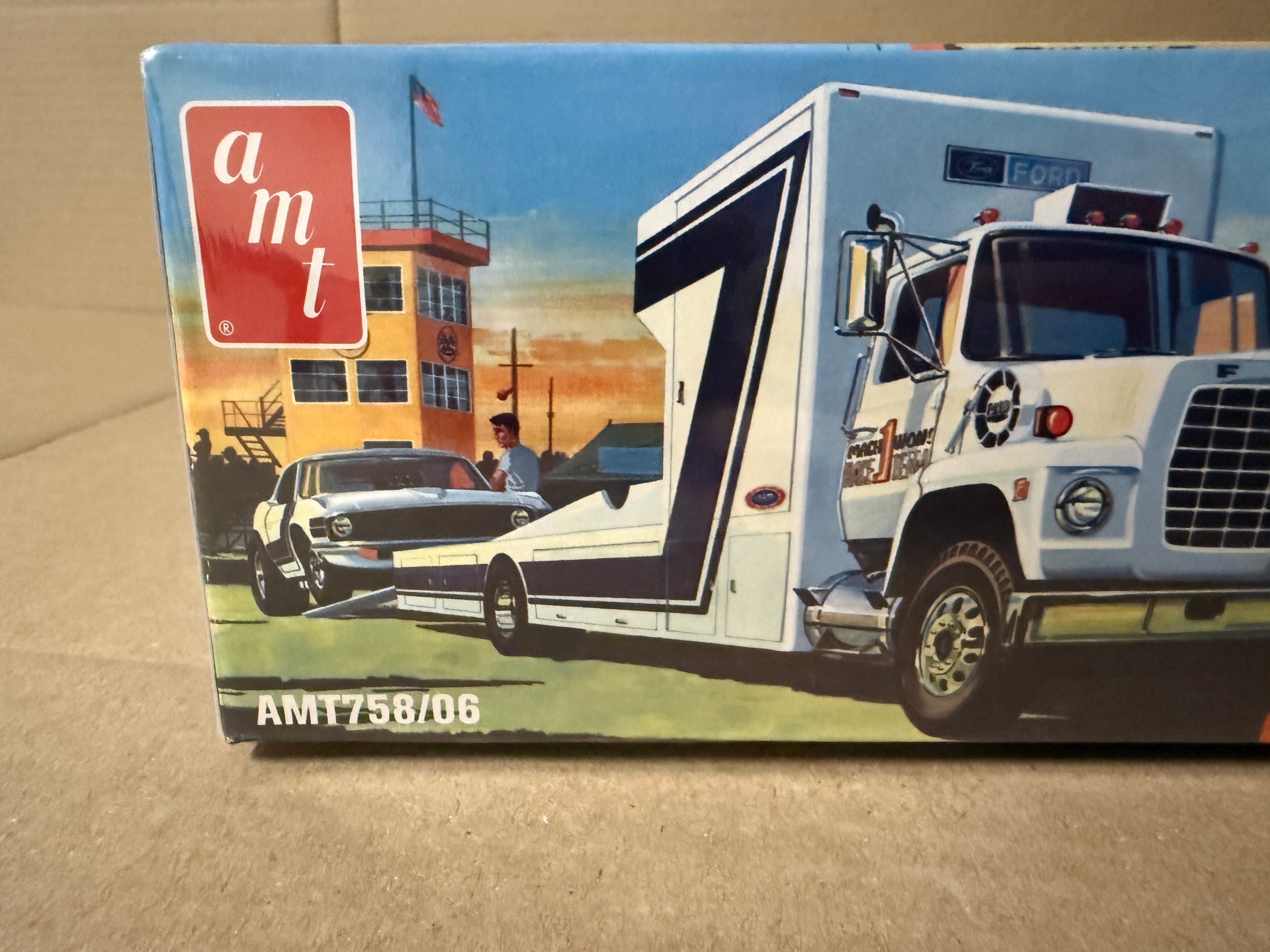 AMT Ford LN 8000 Race Car Hauler second photo
