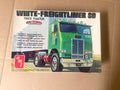 AMT White Freightliner SD T530 box front