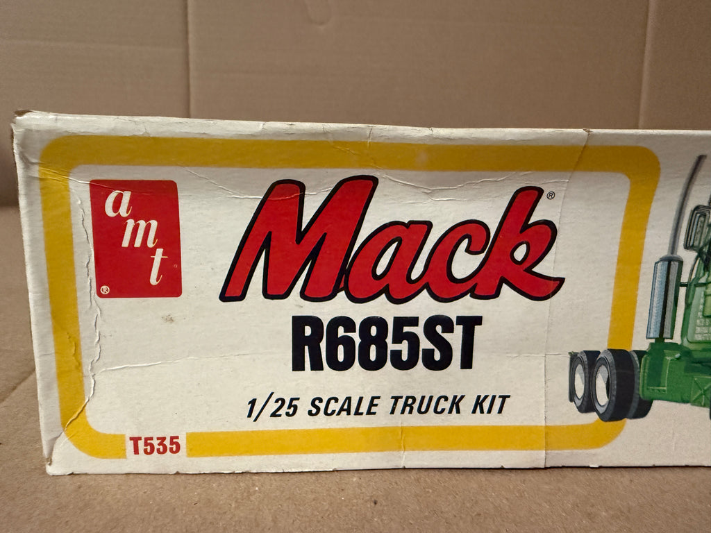 AMT Mack R685ST T535 box end