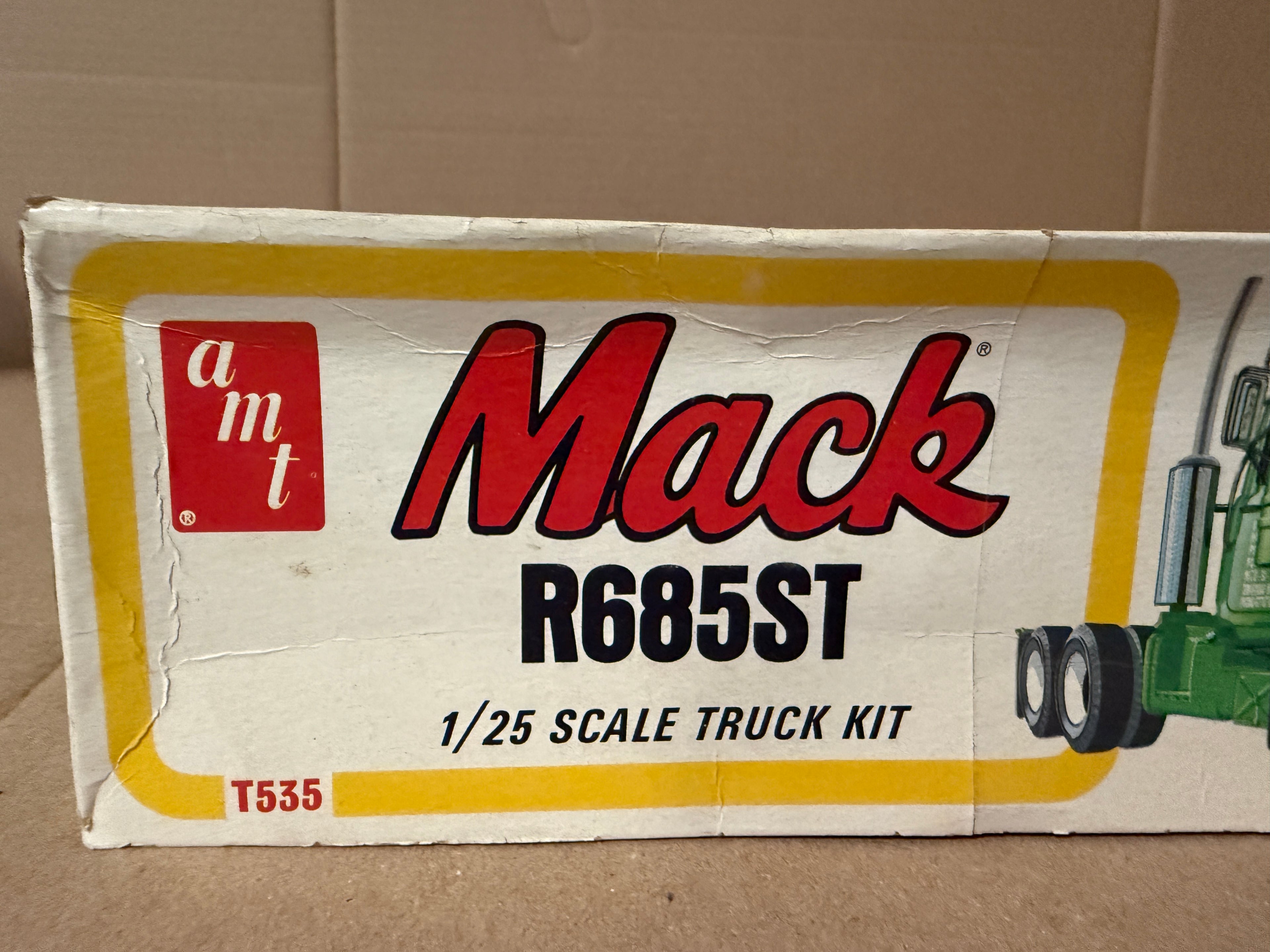 AMT Mack R685ST T535 box end