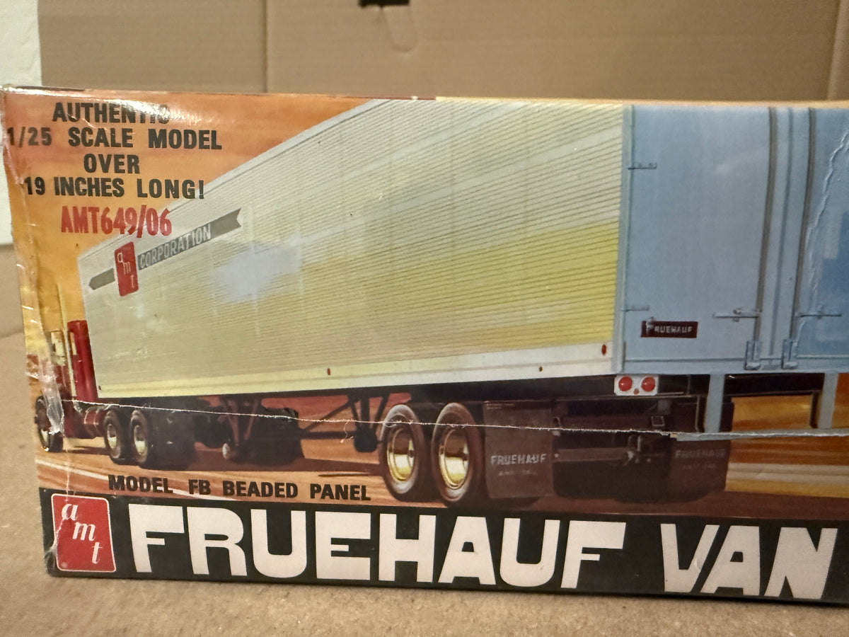AMT Fruehauf Van Retro Deluxe second photo